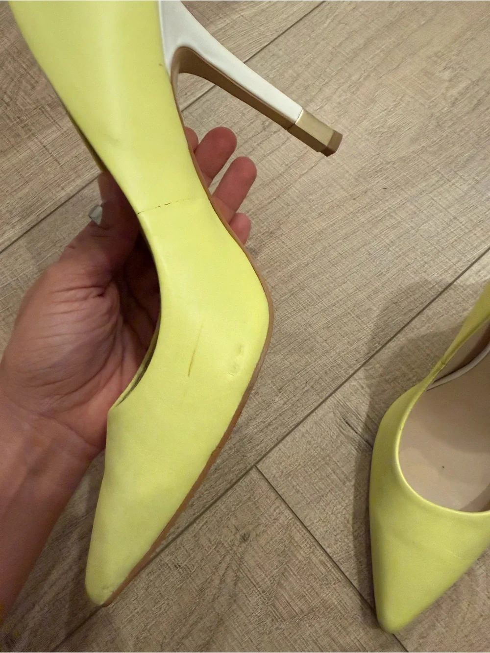 Guess yellow Stiletto Pumps